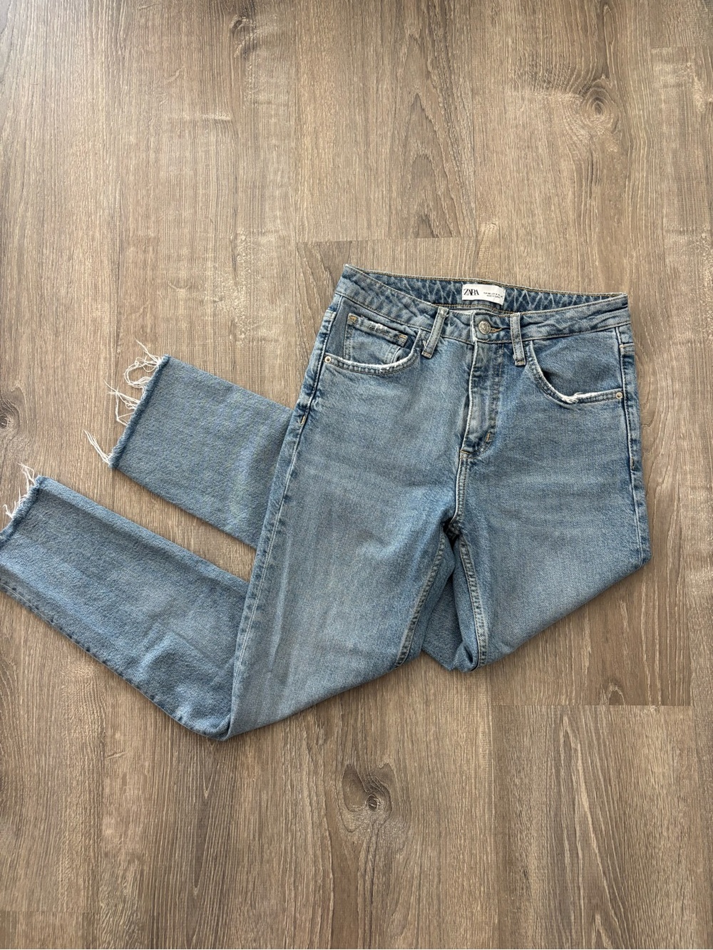 American Eagle Light Wash Straight Leg Jeans (4)